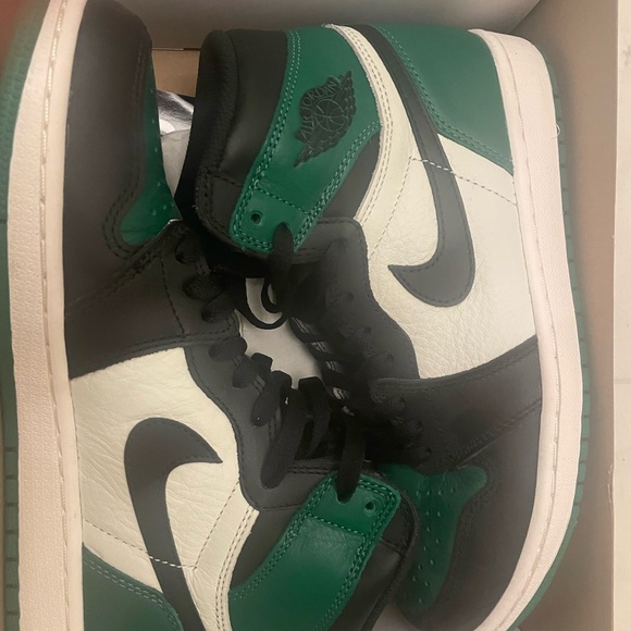 Jordan 1’s - Pine Green - Picture 3 of 5